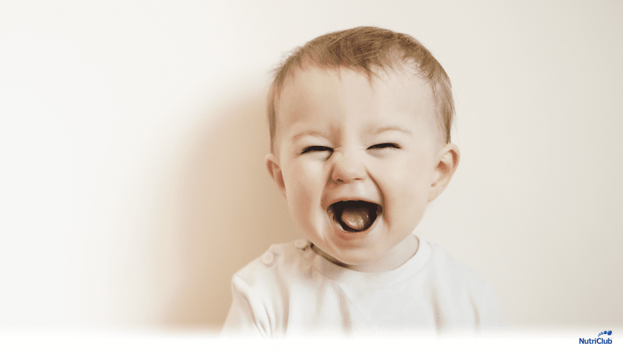 От 6 до 12 месяцев: от слогов до первых слов