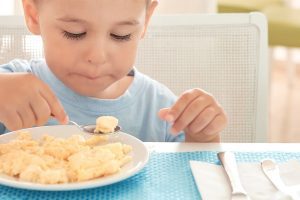 Сколько должен есть ребенок и как повысить его аппетит?