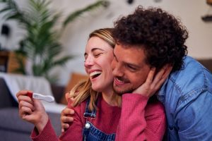 Две полоски и не только: первые признаки беременности