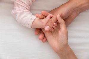 Нужно ли давать воду новорожденным: питьевой режим для самых маленьких