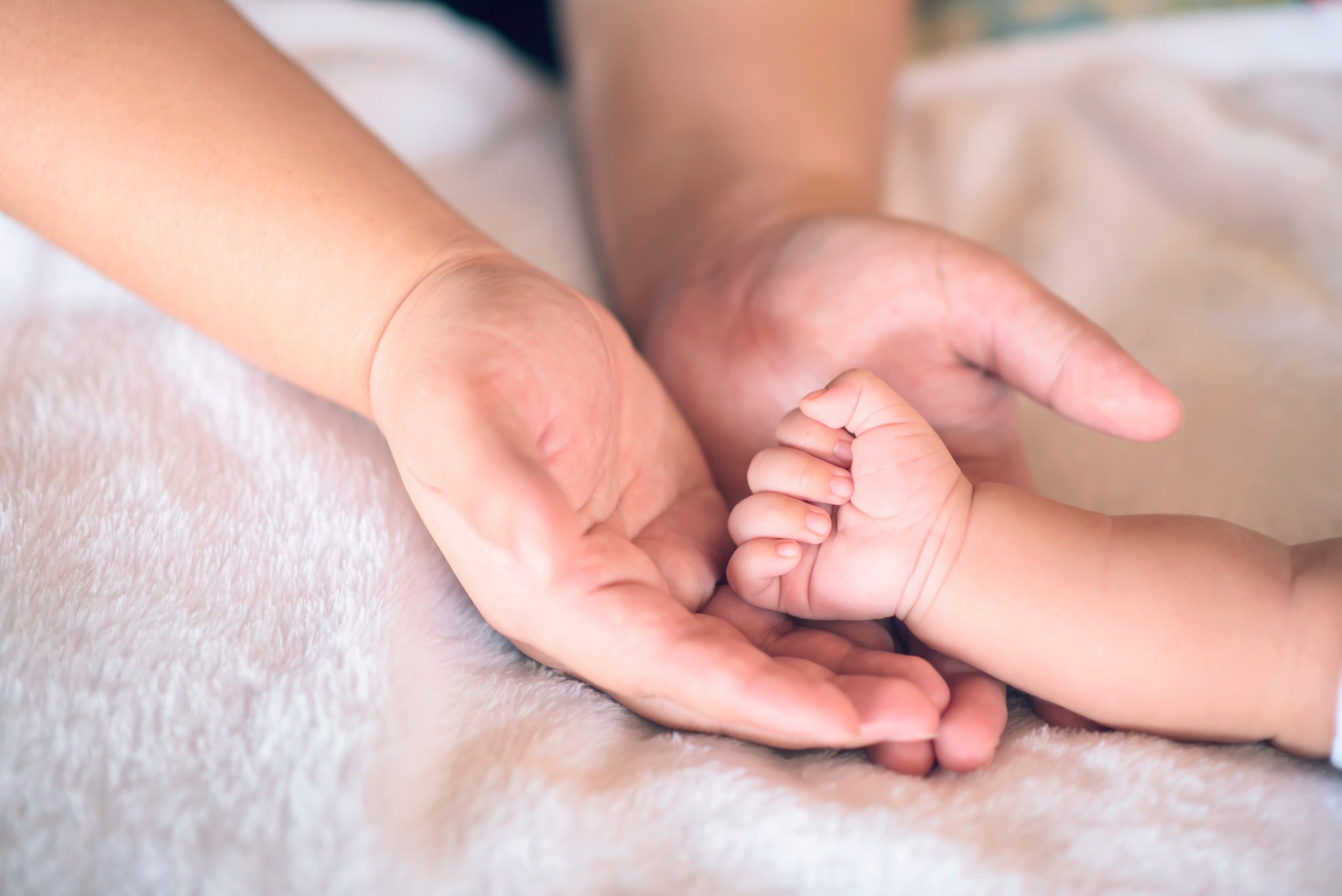 Как понять, что новорожденный наелся: признаки сытости малыша