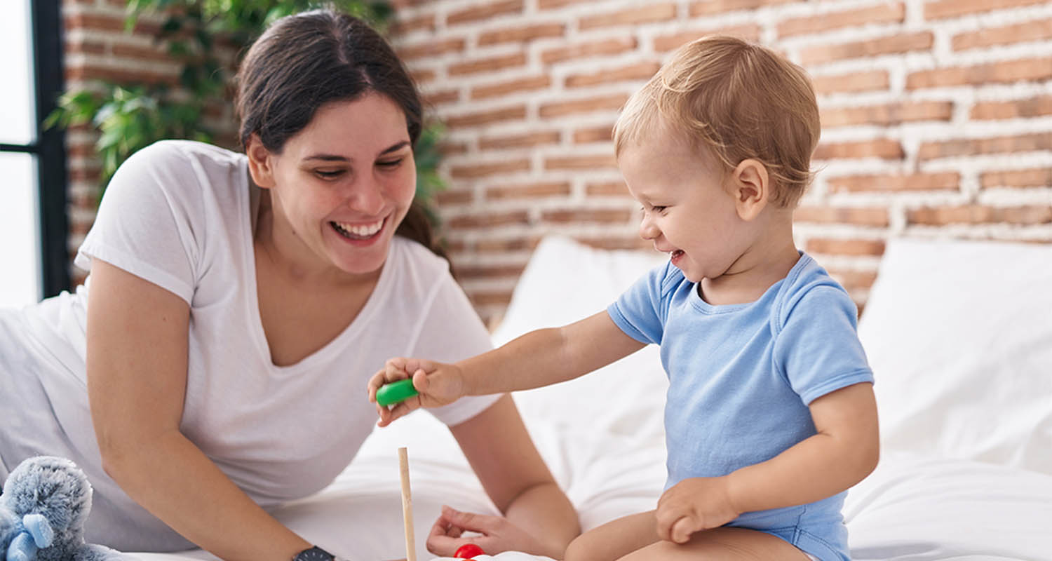 когда ребенок начинает смеяться